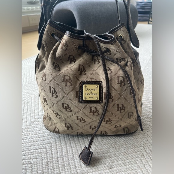 Vintage Dooney & Bourke Original Classic Brown and Tan Bucket Drawstring Purse - Picture 2 of 13